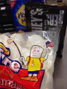 campfire marshmallows smoreas