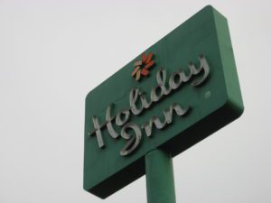 holiday inn newer 1980s sign